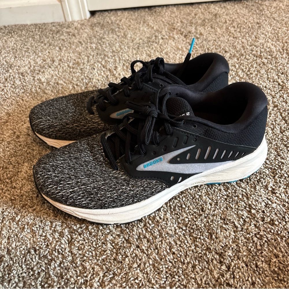 Brooks Range 2 Womens Size 9.5 B US Black/White/Blue Running Shoes